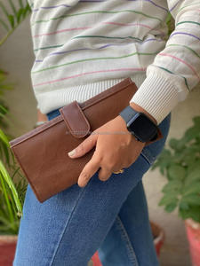 Carteras informales de cuero auténtico Crunch hechas a mano para mujer, cartera de mano de cuero Vintage marrón, monedero triple multiusos para mujer con estilo - Product Image 5