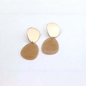 Nuovi Orecchini Pendenti Classici in Ferro e Acetato Placcati Oro, Orecchini Statement Trendy per Donna, Ideali per Feste - Collezione 2026 - Product Image 1
