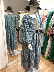 Robe maxi ample en polyester respirant à col en V et broderie florale élégante, Abaya pour femmes musulmanes, printemps 2025, style vintage floral pour femmes - Product Image 2