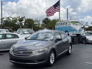 Precio bajo, Ford Taurus SE 2013, auto usado en venta - Product Image 1