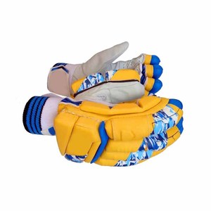 Guantes de bateo de cricket de cuero de alta calidad para hombres Protección y comodidad de grado profesional - Product Image 3