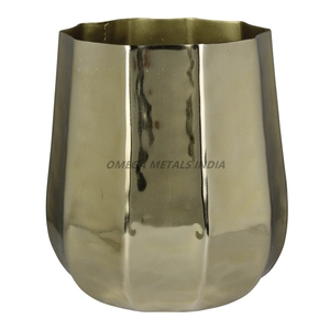 Ensemble de vases en métal de haute qualité de couleur noire mate avec une forme de bouteille contemporaine et un design minimaliste pour une décoration intérieure élégante - Product Image 3