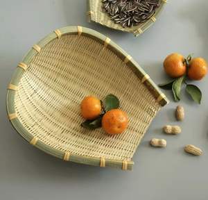 Panier à nourriture en bambou tissé à la main en forme de bateau, plateau de service naturel - Product Image 1