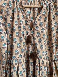 Vestido largo informal de algodón con estampado de bloque de manga larga con borlas y cuello en V, vestido largo informal de algodón indio con material de algodón 100% - Product Image 4