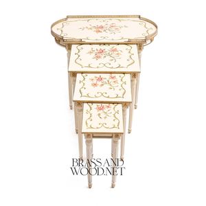 Juego de Mesas Auxiliares Clásicas Pintadas a Mano con Diseño Floral y Detalles en Oro Antiguo para Interiores Elegantes - Product Image 1