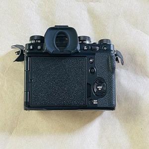 Cámara Digital sin Espejo Fujifilm X-T4 con Lente de 18-55 mm, Negra - Product Image 3