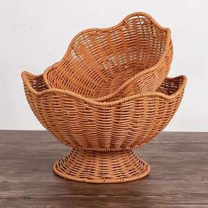 Ensemble de paniers à fruits en rotin tissé à la main |   Bol de service en osier avec base sur pied |   Plateau de rangement décoratif à bord festonné - Product Image 1