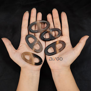 Nouvel arrivage d'anneau de foulard en corne de buffle naturelle faite à la main en forme d'Elipse Best-seller Fashion Ring Buckle taille 4 - Product Image 1