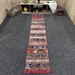 Tapis turc vintage, petit tapis de 2,1 x 7,4 pieds, tapis rouge Herki patchwork - Product Image 1