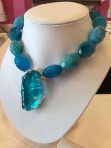 Collier en résine artisanale fantaisie à perles de forme irrégulière avec attaches à vis, collier moderne tribal en perles, bijoux en résine artisanale - Product Image 4