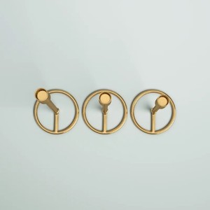 Collection de bougeoirs à pilier en aluminium Bougeoirs modernes en métal doré pour la décoration intérieure Grand décoratif - Product Image 4