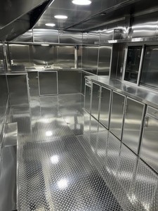 NOUVELLE REMORQUE DE CAMPING-CARAVANE 8,5 X 20 POUR LA VENTE DE NOURRITURE, AVEC ALIMENTATION ÉLECTRIQUE INTEGRÉE ET ESPACE DE PRÊTRESSE, DESIGN MODERNE, EN GARANTIE - Product Image 6