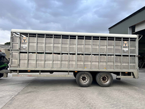 Remolque para Ganado de 30 pies y 3 Pisos, Usado, en Buen Estado, Estándar Austriaco, Disponible para Venta al por Mayor - Product Image 2