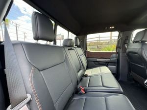 Offre Spéciale : Ford F-150 Lariat SuperCrew 4x4 d'occasion 2023 - Prêt à être expédié - Product Image 3