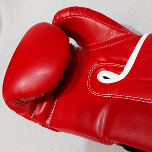 Gants de boxe MMA en cuir de vachette véritable de haute qualité 6oz gants d'entraînement de poinçonnage en plein air évacuation de l'humidité à lacets - Product Image 3