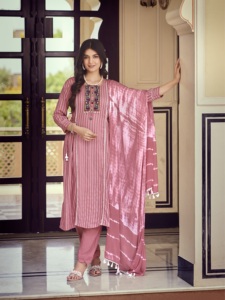 Premium Dhwaja Export Traditional Style Kurti Set Dupatta Pure Viscose Weaving Pattern Quick Dry All Seasons for Parties Online - Product Image 3