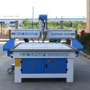 Qualité supérieure 4 axes cnc routeur machine à bois automatique 1325 contreplaqué mdf coupe sculpture routeur à vendre en Italie