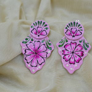 Dernière mode peinture à la main design occidental finition mate dorée meenakari fête cerceau en laiton boucle d'oreille pour filles et femmes - Product Image 1