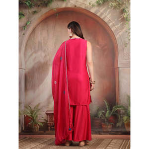 ชุดเดรสปักลายสีชมพูสไตล์ปากีสถานสำหรับผู้หญิง ผ้าเนื้อนุ่ม ชุดคุรตะ ชาราร่า พร้อมผ้าคลุมไหล่ สำหรับงานเทศกาลและชุดประจำชาติ - Product Image 6