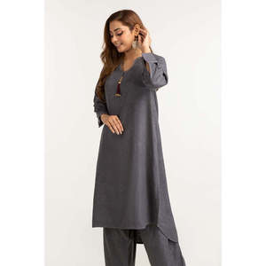 Chemise en crêpe jacquard noir teint avec décoration boutonnée et ensemble pantalon - Product Image 4