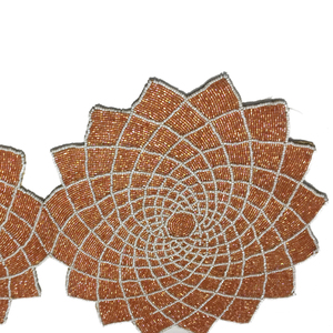 แผ่นรองจานปักลายลูกปัดดอกไม้ทำจากวัสดุยางที่ทนทานเสื่อปูโต๊ะกันลื่นสำหรับทุกวัน - Product Image 1