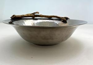 Bol de service en argent de haute qualité avec des accents de feuilles Vaisselle élégante pour les dîners à la maison, les fêtes et l'accueil des invités en provenance d'Inde - Product Image 3