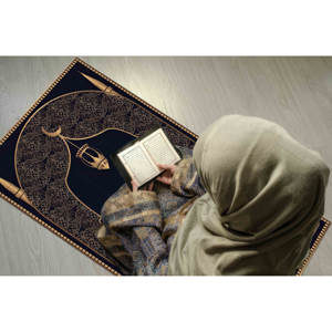 Alfombra de Oración Dorada y Azul Marino: Tapete Islámico para la Adoración, Antideslizante, Alfombra Delgada No Tejida - Product Image 1