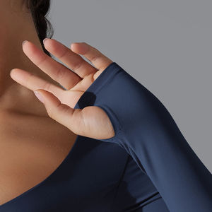 Ensemble de fitness deux pièces pour femmes de grande taille haut d'entraînement à manches longues et pantalon de yoga taille haute avec leggings - Product Image 4