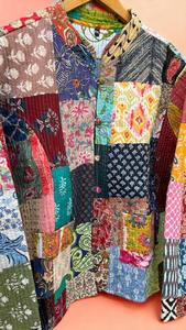 Chaqueta de retales hecha a mano, chaqueta acolchada de algodón, chaqueta acolchada, chaqueta de invierno, abrigo corto, regalo para ella, chaqueta reversible - Product Image 4