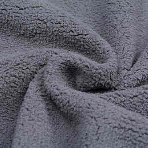 Sudadera con capucha clásica de peso pesado Diseño de ropa de calle duradera Perfecto para bordado personalizado - Product Image 6