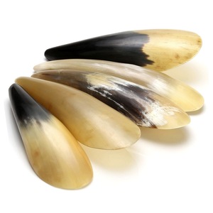 Masseur facial en corne de buffle, planche Gua Sha pour le lifting du visage et le grattage - Product Image 1