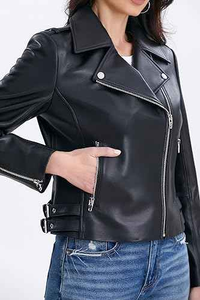 Veste en cuir véritable pour femmes à la mode haut de gamme Matériau en peau de mouton Design moto classique avec col montant et silhouette ajustée - Product Image 3