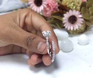 Anillo de regalo de aniversario de boda con diamantes cultivados en laboratorio de corte ovalado de 2 quilates en oro blanco sólido de 10K/14K/18K - Product Image 2