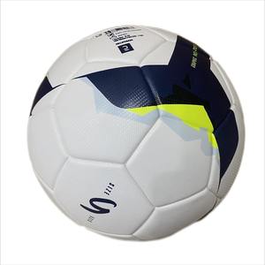 ลูกฟุตบอลคุณภาพสูง ผลิตจากวัสดุ PU แบบไร้รอยต่อ ทนทานต่อแรงเสียดทาน เหมาะสำหรับการฝึกซ้อมและการแข่งขันกลางแจ้ง - Product Image 5