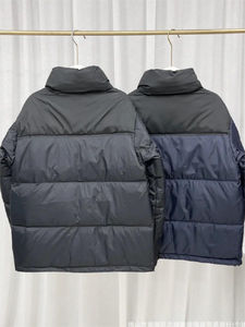 Doudounes respirantes en duvet d'oie avec logo personnalisé pour hommes, avec un tissu en toile brillant pour un look soigné, vente en gros et en ligne - Product Image 5