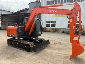 Excavatrice sur chenilles Hitachi ZX70 d'occasion, modèle 2023, 95% neuve, faible nombre d'heures, avec composants moteur et engrenages, godet de 0,3 m, 7 tonnes, à vendre - Product Image 6
