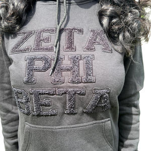 Vestido sudadera con letras Zeta Phi Beta en chenilla Jersey de manga larga Vestido con capucha Ropa de vida griega para mujeres de hermandad - Product Image 5
