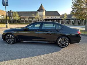 LUXURY RIDE 2021 750i xDrive ~13 200 milles, V8 biturbo, transmission intégrale, très bien équipé, non modifié - Product Image 4