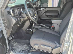 Jeep TRD 3.0L V6 d'occasion 2024, berline tout-terrain, cuir gris clair, turbo, moteur essence, transmission automatique, pneus LED R21 - Product Image 3