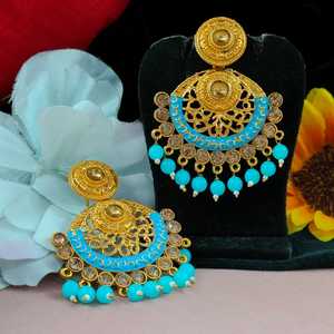 Pendientes colgantes de moda para mujer India Acabado dorado con Kundan y perlas colgantes para ocasiones formales festivas y nupciales - Product Image 3