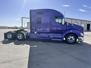 ¡COMPRA AHORA! Manipuladores de servicio pesado para camiones con cabina dormitorio T680 2022 con motor PACCAR MX13 de 510 HP y 1850 lb.ft de torque - Listos para enviar. - Product Image 2