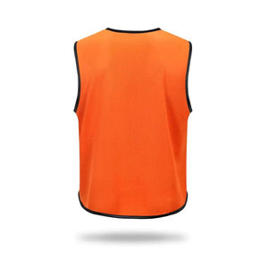 Chaleco de entrenamiento con tela transpirable y costuras resistentes para un uso duradero y entrenamiento diario - Product Image 3
