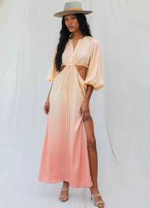 Collection de vêtements de plage chauds pour femmes nouvelle robe boutonnée à manches courtes en rayonne avec col en V pour le plaisir de la plage - Product Image 4