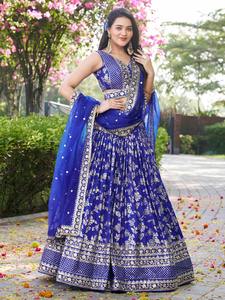 Lujosa seda Dola con bordado de trabajo Floral Zari Lehenga Choli Compras en línea Mujer Moda a precio barato - Product Image 3