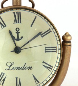 Horloge de table ronde personnalisée en gros Condensateur élégant en laiton et en verre pour la décoration de table Matériau métallique - Product Image 3