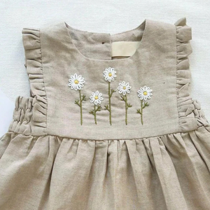 Robe brodée à la main en lin doux pour bébé fille Style décontracté pour le premier anniversaire des tout-petits OEM Made in Vietnam - Product Image 4