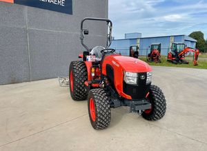 Mini tracteur Kubota B2320 23HP avec chargeur frontal et accessoire tondeuse pour l'agriculture et le jardinage, haute efficacité, en vente. - Product Image 3