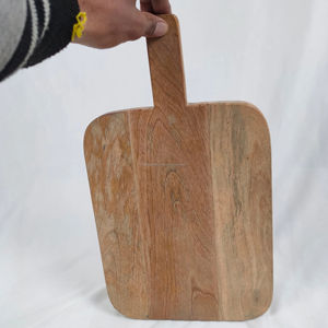 Planche à découper en bois de qualité supérieure avec un design épais et durable pour une utilisation en cuisine et en restaurant Disponible - Product Image 1