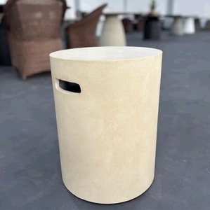 Table d'appoint extérieure minimaliste en béton avec découpe circulaire pour jardin ou terrasse - Product Image 6