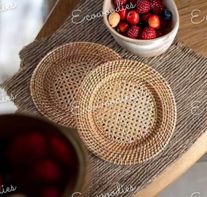 Nueva bandeja redonda de mimbre hecha a mano, elegante cesta de mimbre de bambú para bebidas, bandeja de pan decorativa Simple para sala de estar - Product Image 4